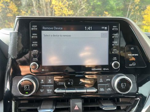 Used 2022 Toyota Highlander LE image 16