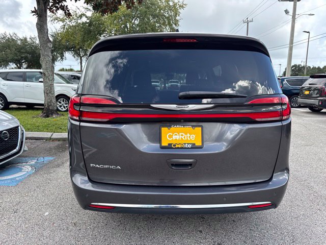 Used 2023 Chrysler Pacifica Touring-L FWD image 6