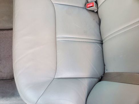 Used 2006 Lincoln Town Car Signature Limited image 22