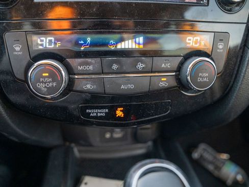 Used 2018 Nissan Rogue SV image 28