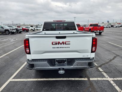 New 2025 GMC Sierra 1500 SLE w/ Preferred Package