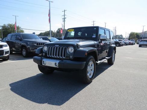 Used 2017 Jeep Wrangler Unlimited Sahara w/ Quick Order Package 24E Chief AWD/4WD image 7