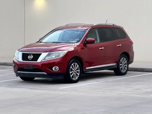Used 2015 Nissan Pathfinder SL w/ SL Tech Package FWD image 3