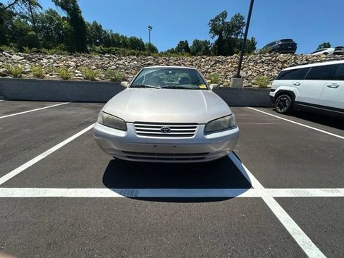 Used 1999 Toyota Camry LE FWD image 2