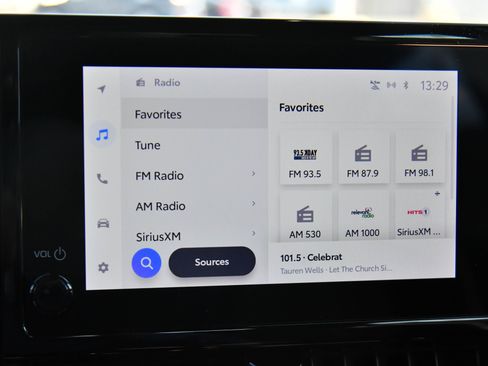 Used 2024 Toyota Corolla SE w/ SE Package image 22