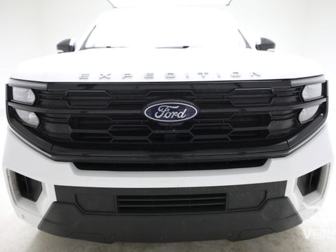 Used 2025 Ford Expedition Active AWD/4WD image 8
