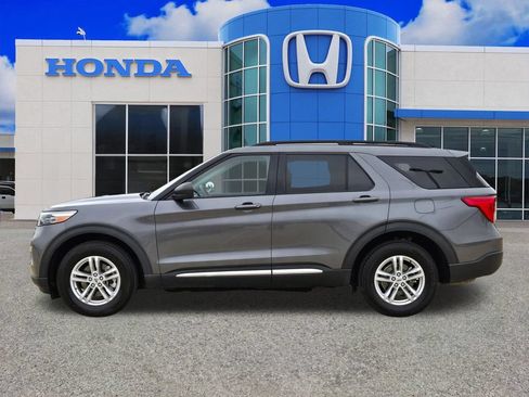 Used 2022 Ford Explorer XLT w/ Equipment Group 202A AWD/4WD image 6