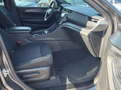 Used 2025 Jeep Grand Cherokee Laredo X RWD image 20