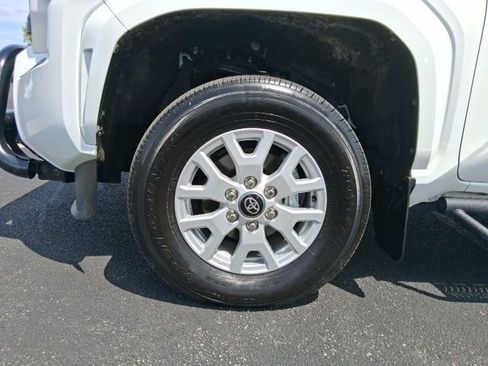 Used 2025 Toyota Tacoma SR5 AWD/4WD image 5
