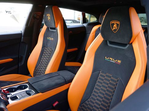 Used 2022 Lamborghini Urus image 15