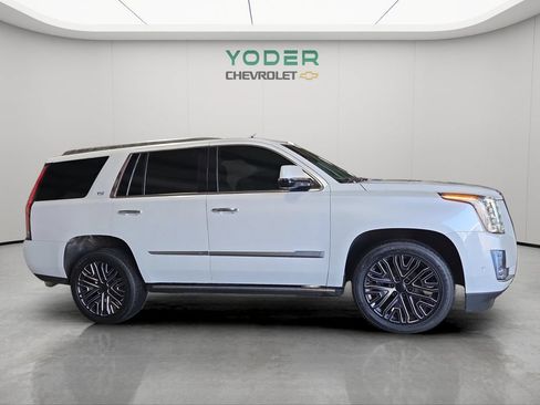 Used 2020 Cadillac Escalade Platinum AWD/4WD image 3