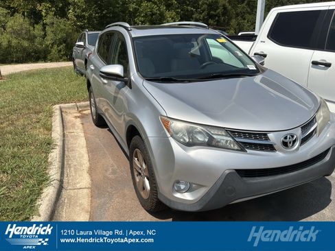 Used 2015 Toyota RAV4 XLE FWD image 1