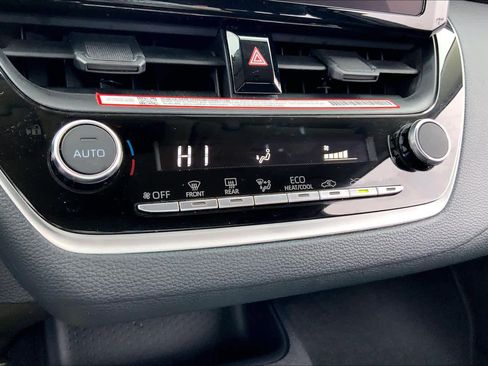 Used 2025 Toyota Corolla LE image 32