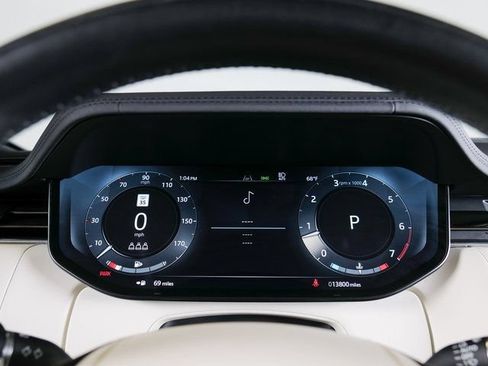 Certified 2025 Land Rover Range Rover SE AWD/4WD image 17