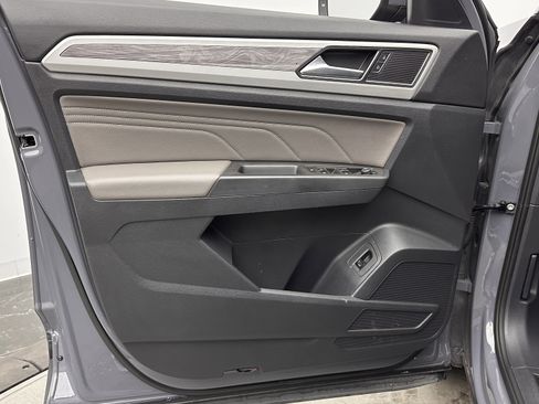 Used 2023 Volkswagen Atlas Cross Sport SE w/ Black Wheel Package image 10