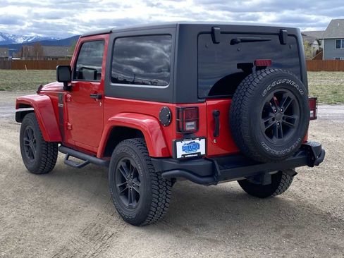 Used 2018 Jeep Wrangler Sport image 12
