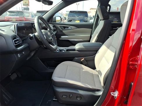 New 2026 Chevrolet Traverse LT image 12