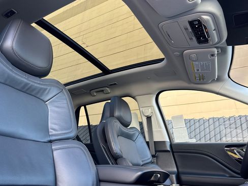 New 2025 Lincoln Aviator Reserve w/ Luxury Package image 17