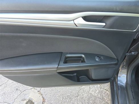 Used 2020 Ford Fusion SE image 8