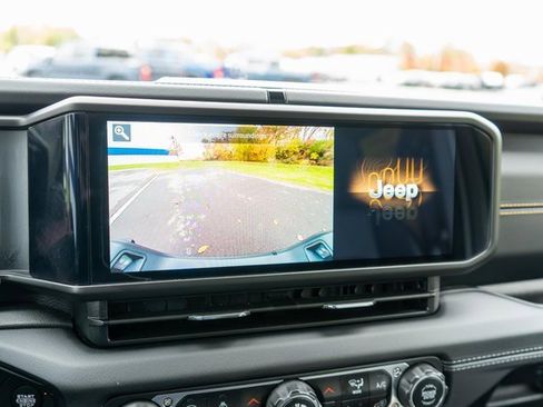 Used 2024 Jeep Gladiator Sport w/ Premium Package image 27