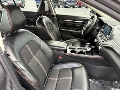 Used 2024 Nissan Altima 2.5 SR FWD image 11