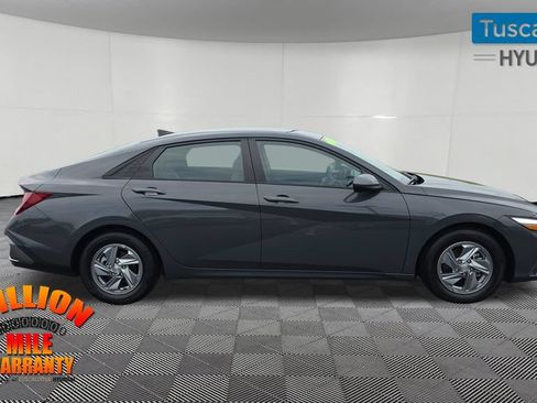 Used 2024 Hyundai Elantra SE FWD image 9