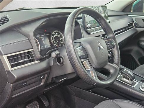 Used 2023 Mitsubishi Outlander SE FWD image 10