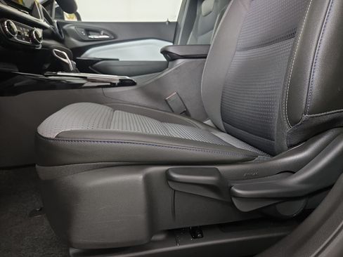 Used 2025 Chevrolet Trax LT w/ Driver Confidence Package FWD image 29