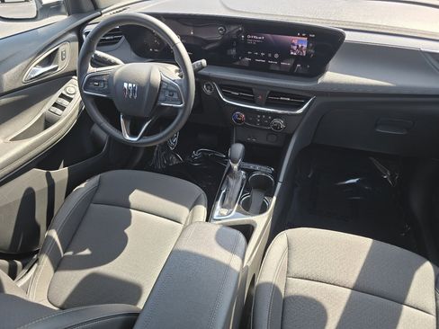 Certified 2025 Buick Encore GX Preferred FWD image 26