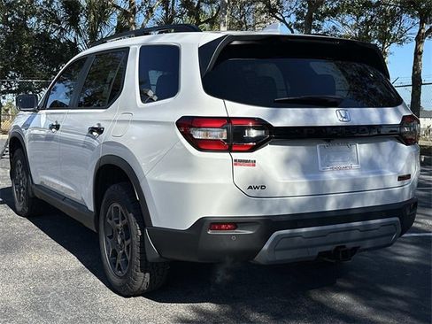 New 2025 Honda Pilot TrailSport image 5