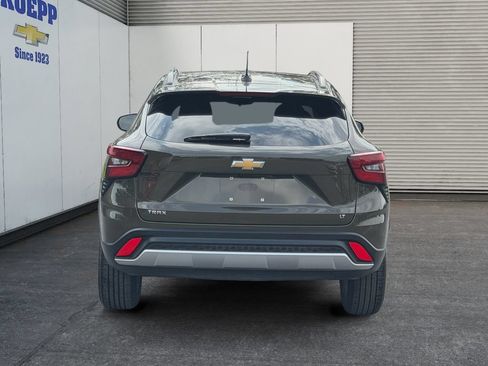 Used 2024 Chevrolet Trax LT w/ Driver Confidence Package FWD image 4