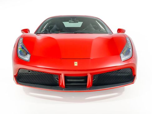 Used 2018 Ferrari 488 GTB RWD image 6
