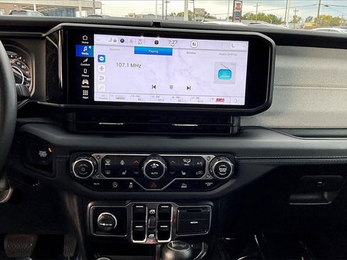 Used 2024 Jeep Wrangler Sahara image 31