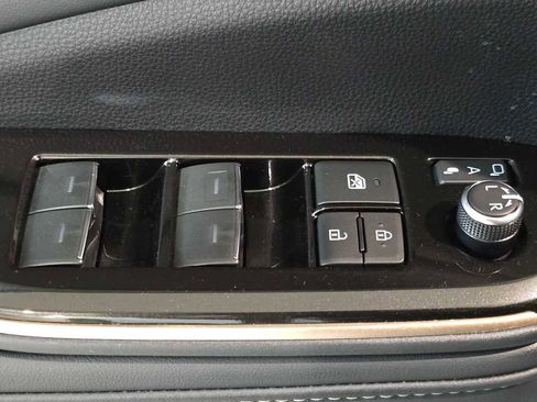 Used 2025 Toyota Crown w/ Carpet Mat Package (TMS) AWD/4WD image 24