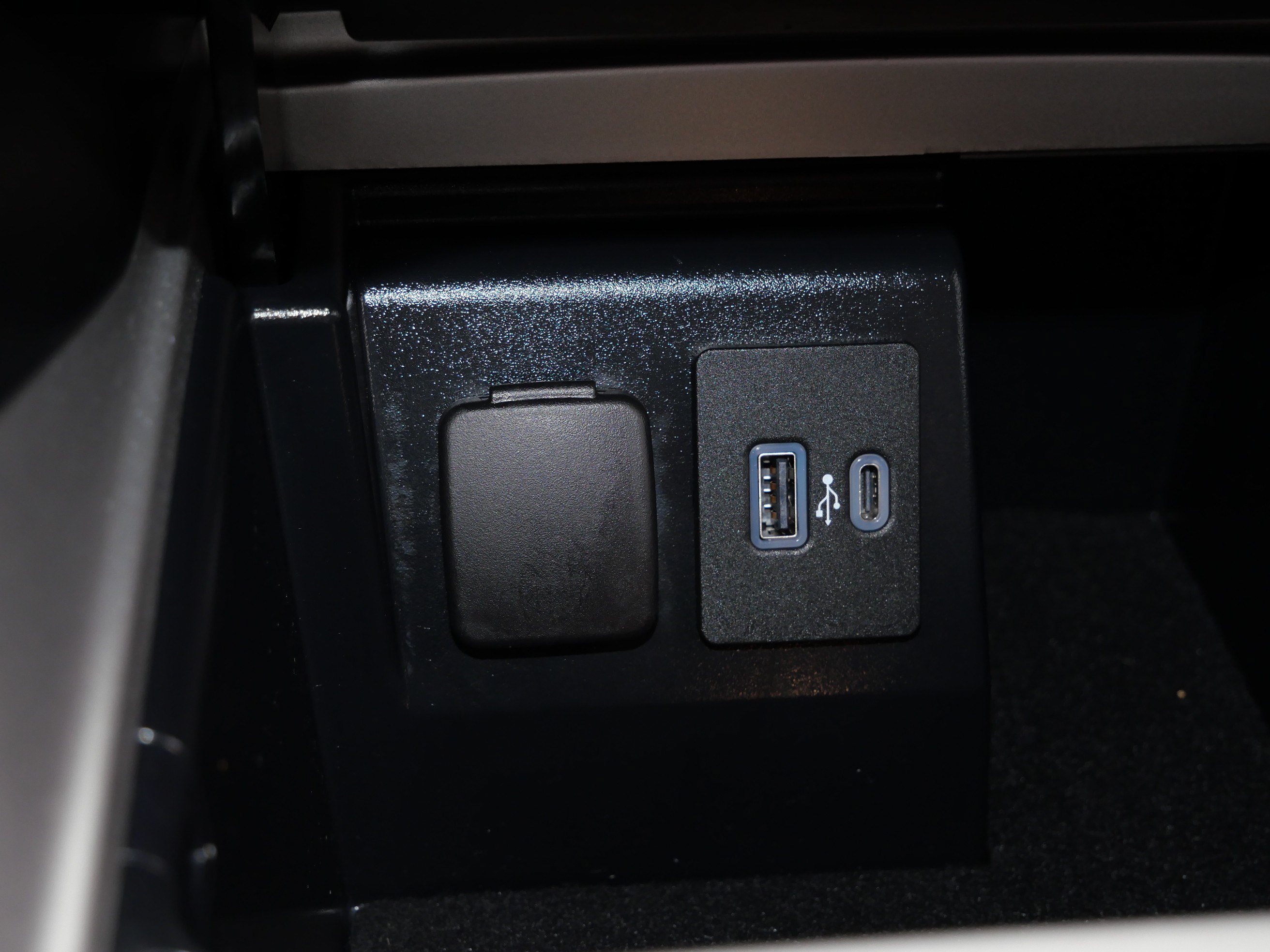 Used 2023 Ford Explorer Limited w/ Limited Technology Package AWD/4WD image 32