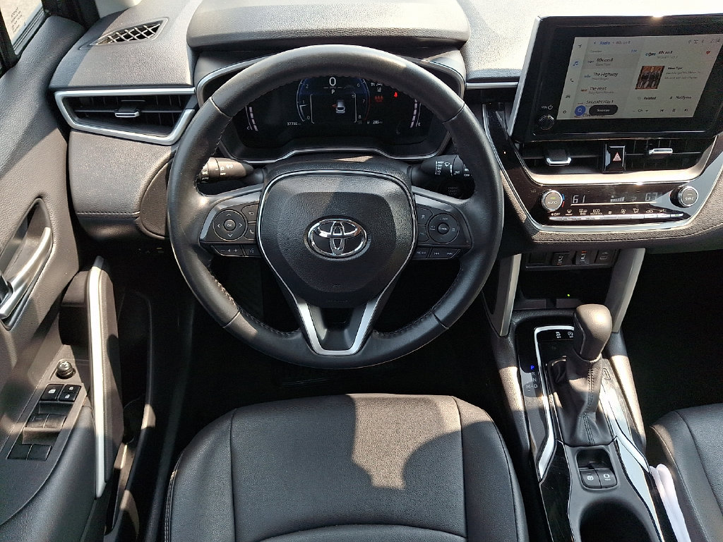 Certified 2025 Toyota Corolla Cross XLE FWD image 11