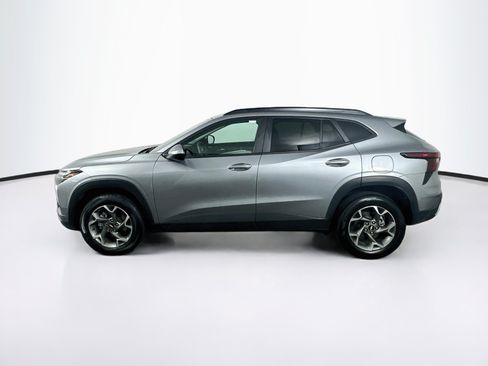Used 2025 Chevrolet Trax LT FWD image 4