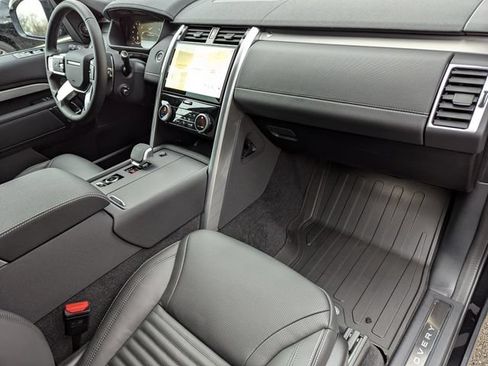 New 2025 Land Rover Discovery Dynamic SE AWD/4WD image 19