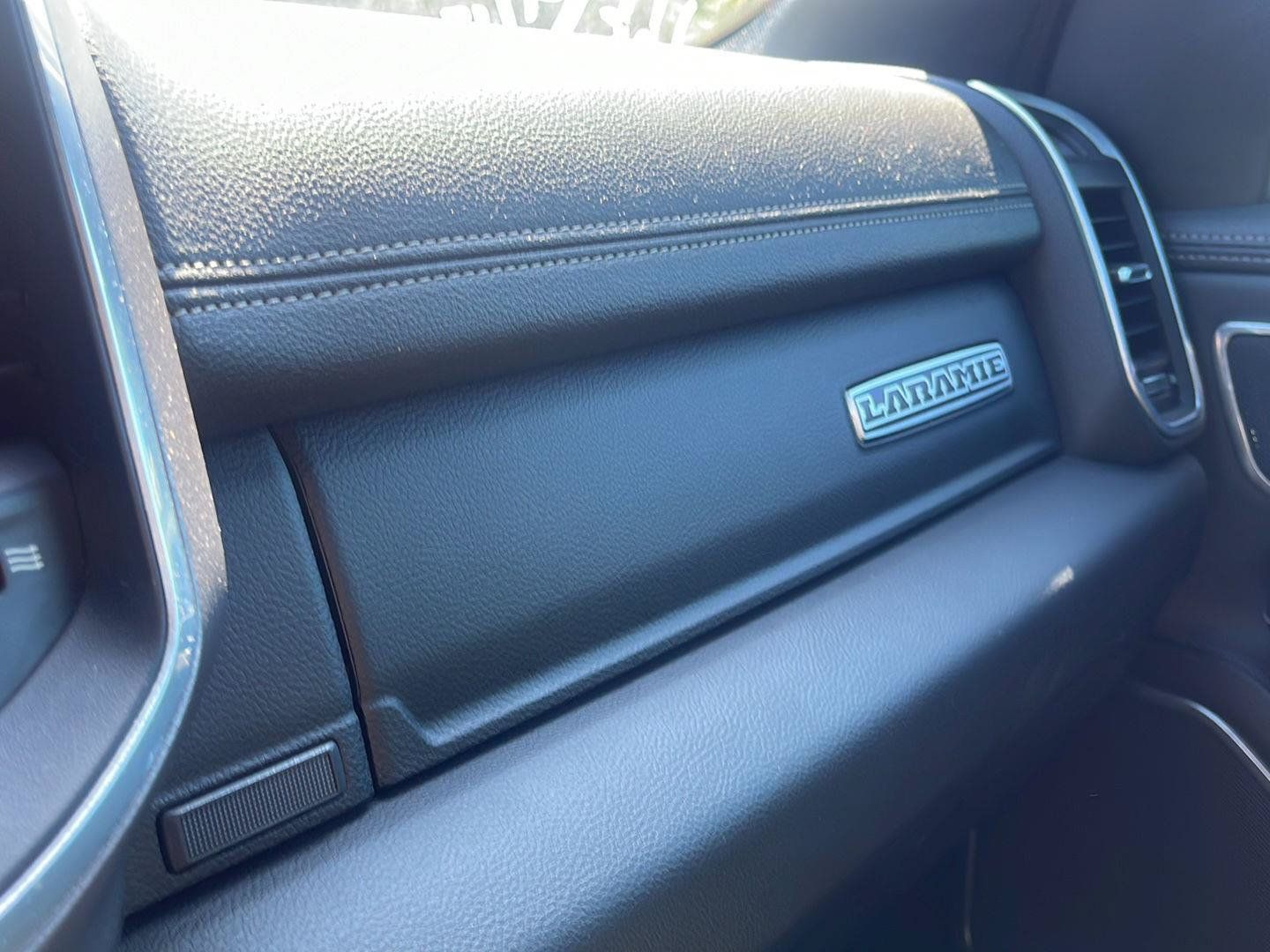 Used 2023 RAM 1500 Laramie AWD/4WD image 18