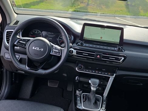 Used 2022 Kia Seltos SX w/ Sunroof Package AWD/4WD image 7