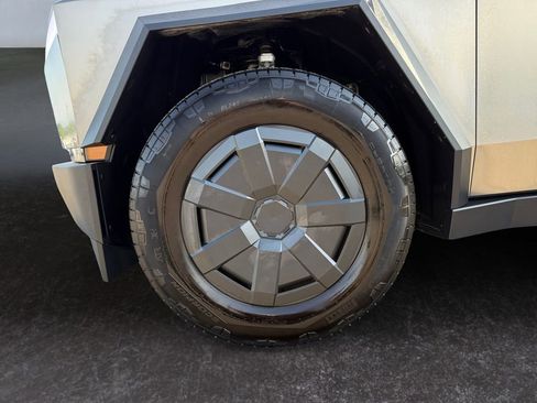 Used 2025 Tesla Cybertruck AWD Crew Cab image 9