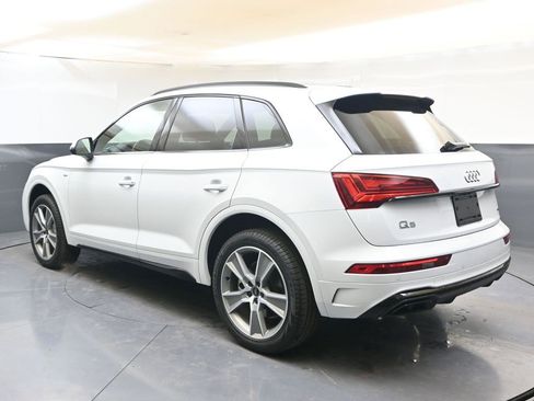Certified 2025 Audi Q5 2.0T Premium w/ Convenience Plus Package image 3