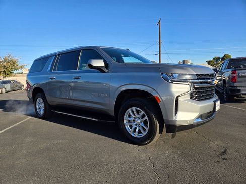 Used 2024 Chevrolet Suburban LT image 1