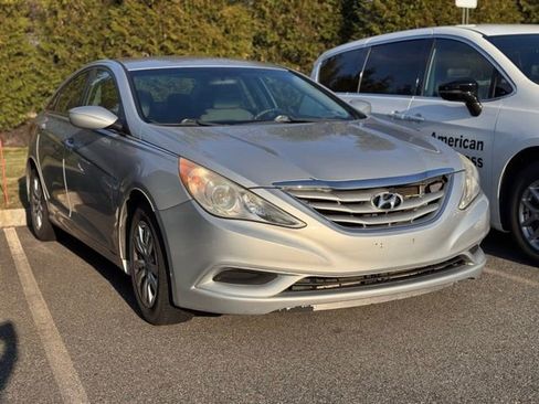 Used 2011 Hyundai Sonata GLS image 3