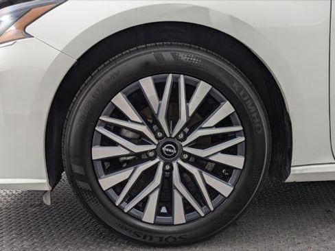 Used 2025 Nissan Altima 2.5 SV image 29