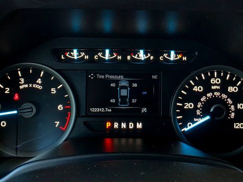 Used 2020 Ford F150 XLT w/ Equipment Group 302A Luxury AWD/4WD image 32