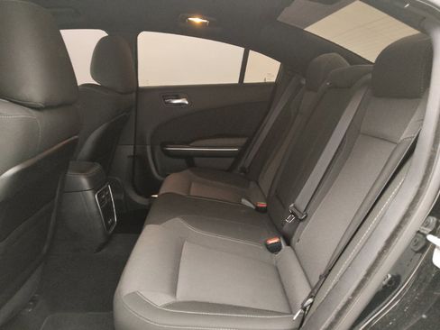 Used 2019 Dodge Charger SXT RWD image 18