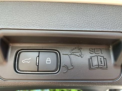 Used 2022 Ford Explorer XLT w/ Equipment Group 202A AWD/4WD image 27