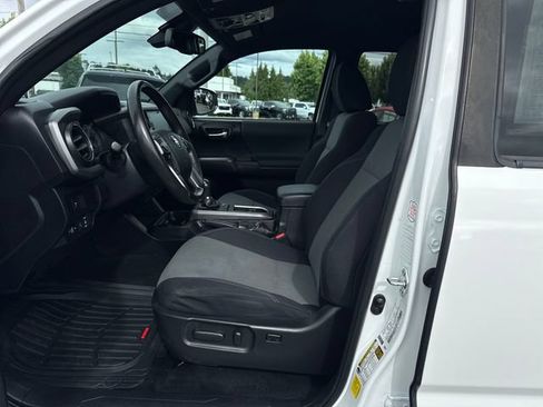 Used 2021 Toyota Tacoma TRD Off-Road w/ Technology Package AWD/4WD image 14