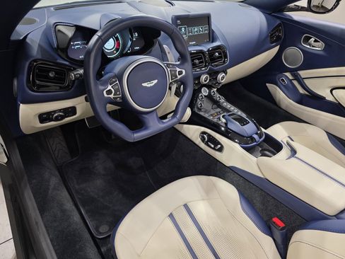 Used 2021 Aston Martin V8 Vantage Roadster image 3